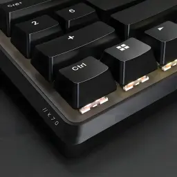 Teclado Gaming Corsair K70 CORE TKL Mecánico MLX Red RGB Negro, detalle: teclas Ctrl y Windows con retroiluminación RGB
