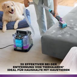 Aspirador de mano Shark StainStriker HairPro 450W 4,5m cable PX250EUT, en uso: limpiando tapizado de sofá con accesorio