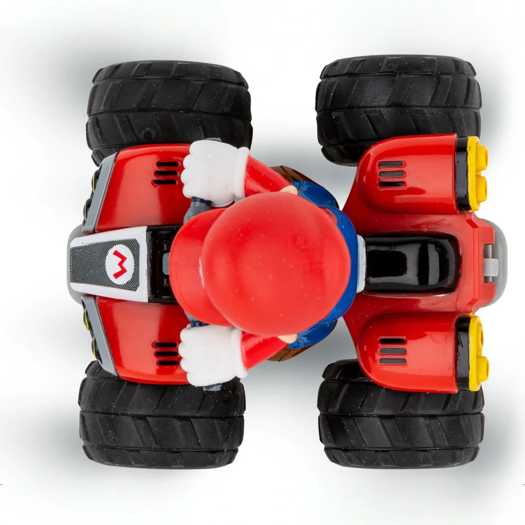Carrera Mario Kart Quad 1:40 2.4GHz Rouge 5km/h 8min, en utilisation: vue du dessus avec figurine Mario, 4 roues et logo M