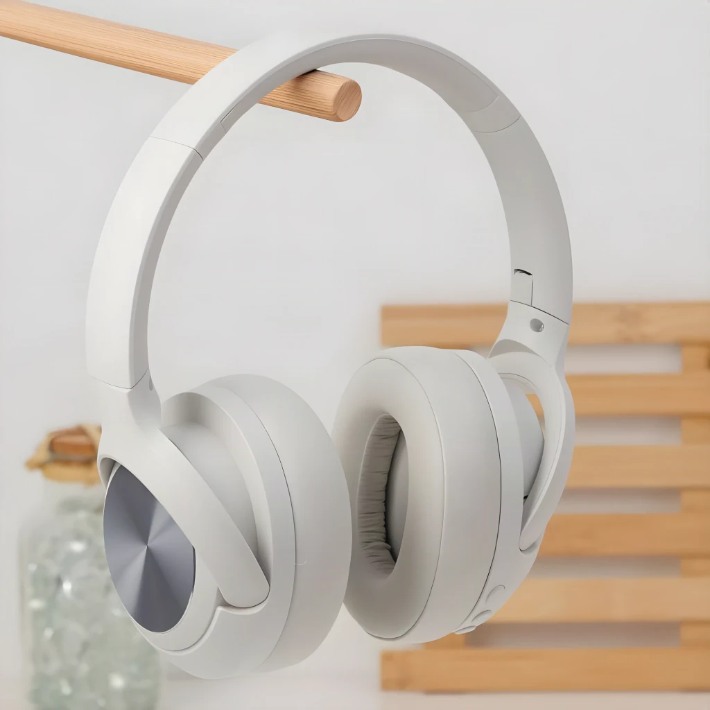 Auscultadores Hoco W54 Young Cancelamento de Ruído Banda Bluetooth + AUX em uso: pendurados em suporte de madeira, almofadas
