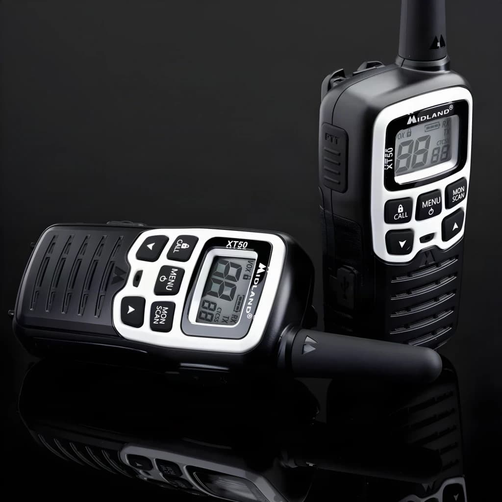 Walkie-Talkie Midland XT50 Adventure 24 canales Pack 2, vista frontal: dos unidades negras con pantalla LCD y botones CALL