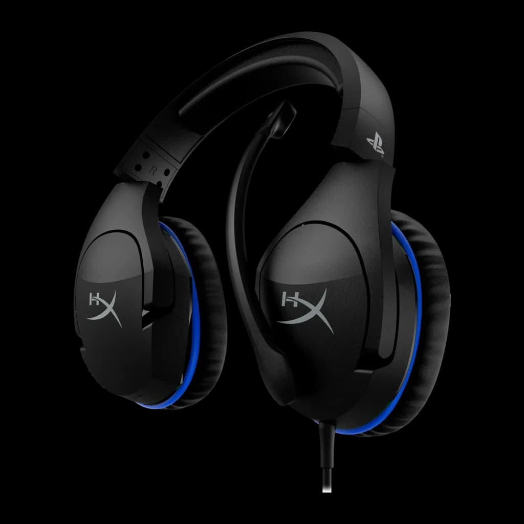 Auriculares Gaming HyperX Cloud Stinger con Micrófono, vista en ángulo: logo HX en auriculares negros con franja azul y logo