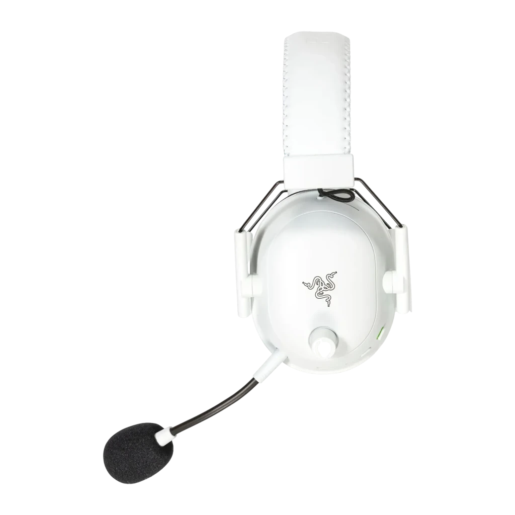 Auriculares Gaming Razer BlackShark V2 Pro for Xbox Inalámbrico, detalle lateral: logo Razer en copa blanca y micrófono