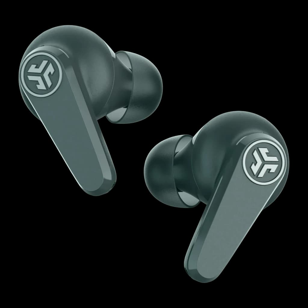 Auriculares JLab Go Pods ANC Cancelación de Ruido Híbrida TWS In-Ear, vista frontal: dos earbuds grises con logo JLab