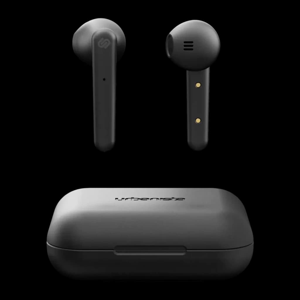 Auriculares Urbanista Stockholm In-Ear Bluetooth 5.0 14h, vista frontal: dos earbuds negros flotando sobre estuche de carga