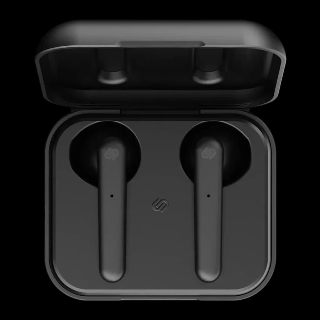 Auriculares Urbanista Stockholm In-Ear Bluetooth 5.0 14h, detalle: estuche negro abierto con ambos earbuds y logo Urbanista