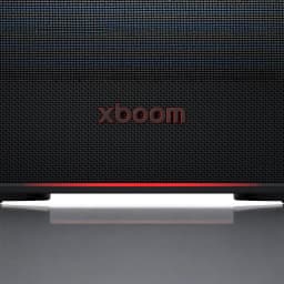 Altavoz portátil LG XBoom Bounce by will.i.am 2.1 IP67 40W 30h Bluetooth 5.3, en uso: rejilla frontal negra con logo xboom