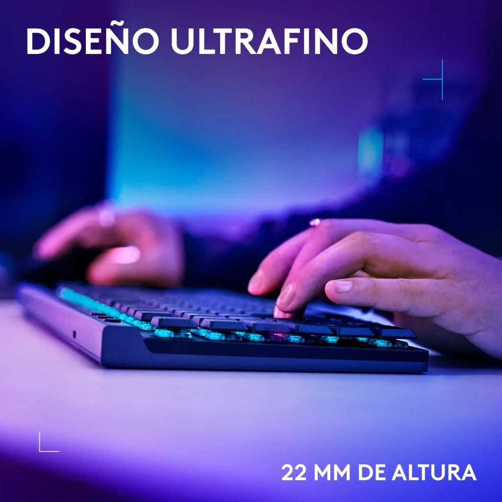 Teclado Gaming Logitech G515 Lightspeed TKL Sem Fios GL Tactile Switch RGB Preto, vista lateral: mãos a escrever
