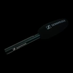 Micrófono Sennheiser MKE 600 Condensador Supercardioide XLR, detalle: cuerpo negro con logo y paravientos montado