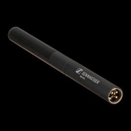Micrófono Sennheiser MKE 600 Condensador Supercardioide XLR, vista trasera: conector XLR dorado y logo en cuerpo negro mate