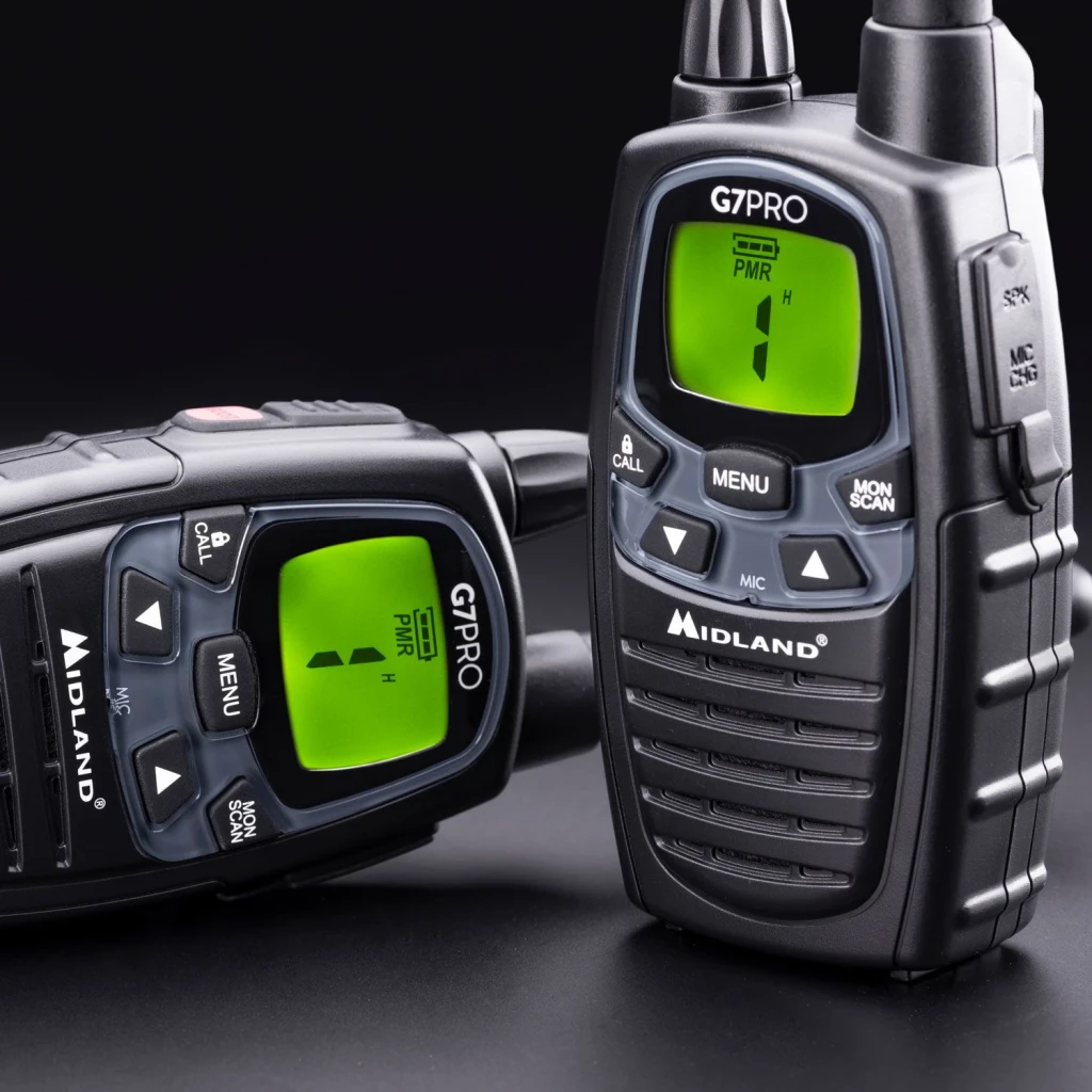 Walkie Talkie Midland G7 Pro Single 69 canales Individual negro, detalle: dos unidades con pantalla LCD verde encendida