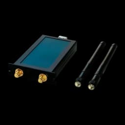 Adaptateur Philips CRD22 WiFi 6 Bluetooth sans fil, détail: boîtier noir avec deux connecteurs SMA dorés et deux antennes