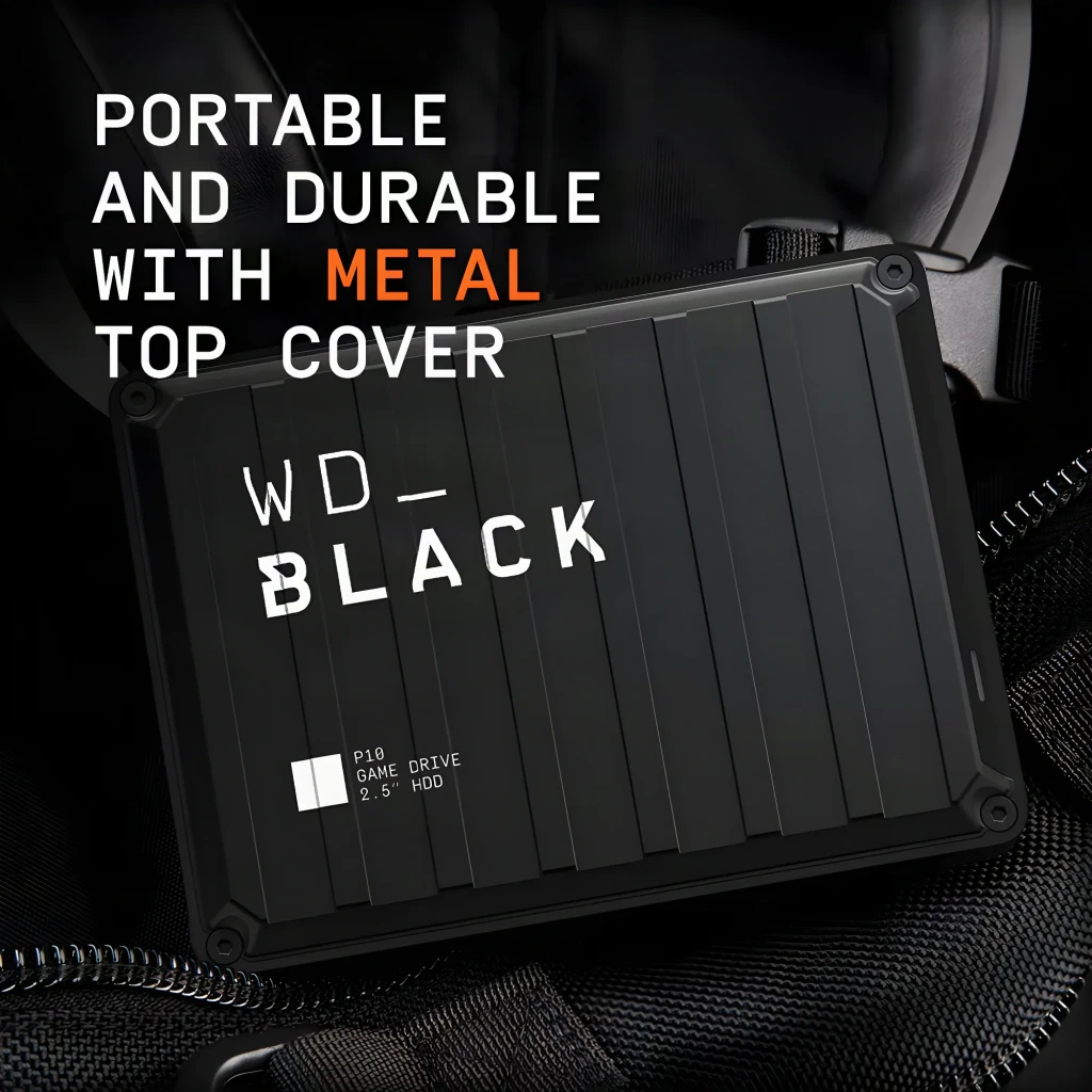 Disque dur externe WD Black P10 Game Drive 6 To USB 3.0, vue dessus: couvercle métallique noir texturé posé sur sac à dos