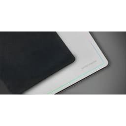 Combo Gaming Mars Gaming H-Mechanical Red 3200 DPI RGB Blanc MCP124PRO, détail tapis: bordure RGB multicolore et logo Mars