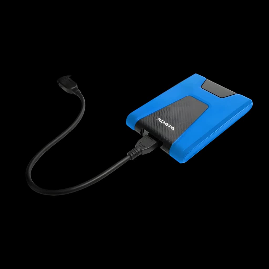 Disque Dur Externe ADATA 1 To USB 3.0 Bleu HD650, vue en angle: câble USB branché, coque bleue et noire texturée visible
