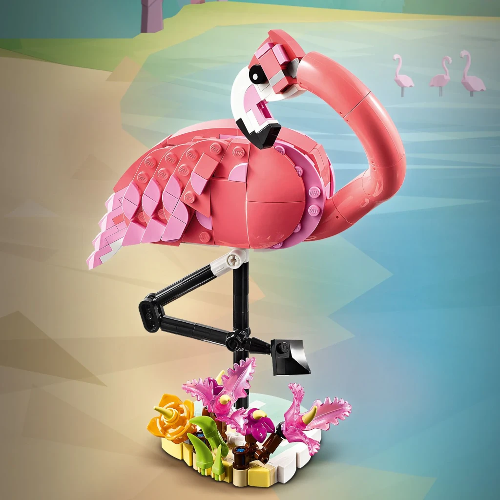 Set LEGO Creator 3 em 1 Flamingo Rosa 31170 288 peças, vista lateral: figura montada com suporte preto e base floral junto