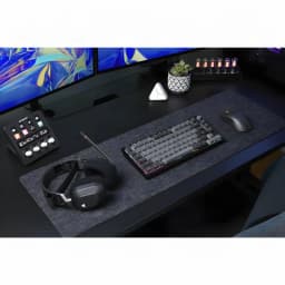 Teclado Gaming Corsair K65 Plus Wireless 75% Sem Fios Mecânico MLX Red RGB Vermelho, vista lifestyle: em secretária gaming