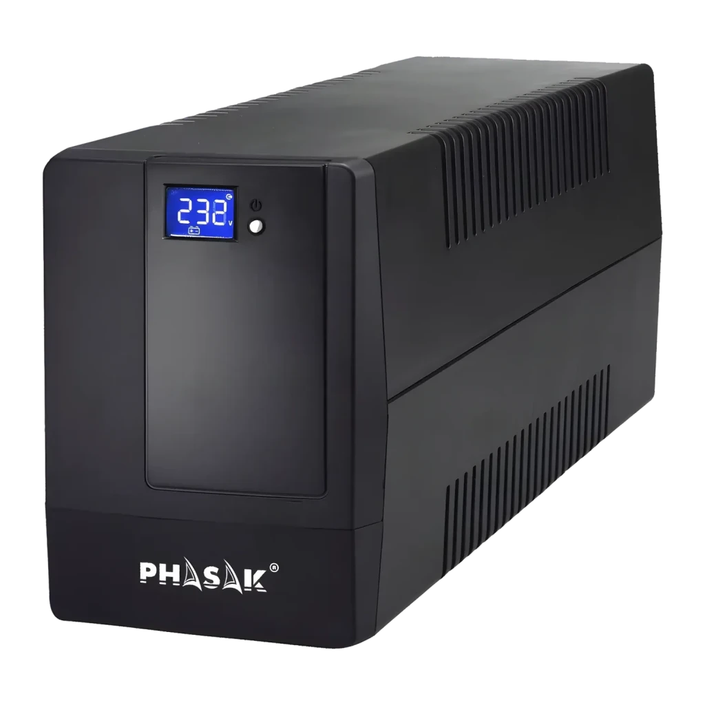 UPS Phasak Esential Interativo 600 VA PH 9464 Preto, detalhe: ecrã LCD azul a mostrar 232 V e grelhas de ventilação laterais