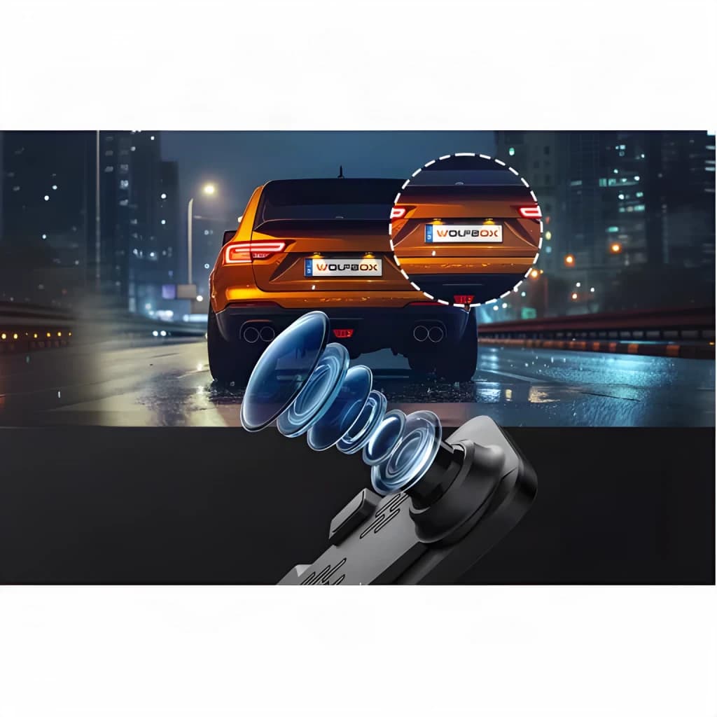 Dashcam WOLFBOX G840S 32GB Preto 2CH 4K + 1080P GPS, detalhe ótico: lentes multicamada e câmara traseira a gravar matrícula