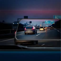 Dashcam WOLFBOX G840S 32GB Preto 2CH 4K + 1080P GPS, ecrã em uso: gravação noturna de autoestrada com tráfego vista