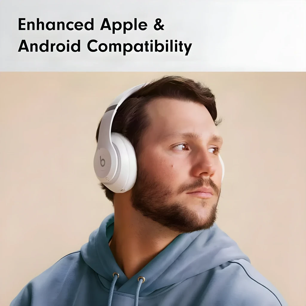 Casque Beats Studio Pro Réduction Active du Bruit Arceau blanc, en utilisation: homme portant le casque blanc