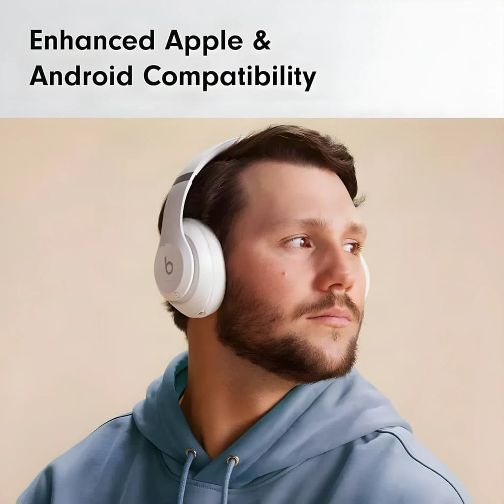 Casque Beats Studio Pro Réduction Active du Bruit Arceau blanc, en utilisation: homme portant le casque blanc