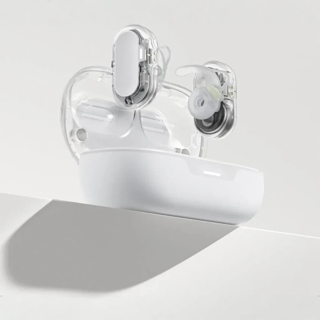 Écouteurs ACEFAST Acefit Neo Réduction de Bruit ANC TWS Bluetooth 5.3, en utilisation: boîtier transparent ouvert