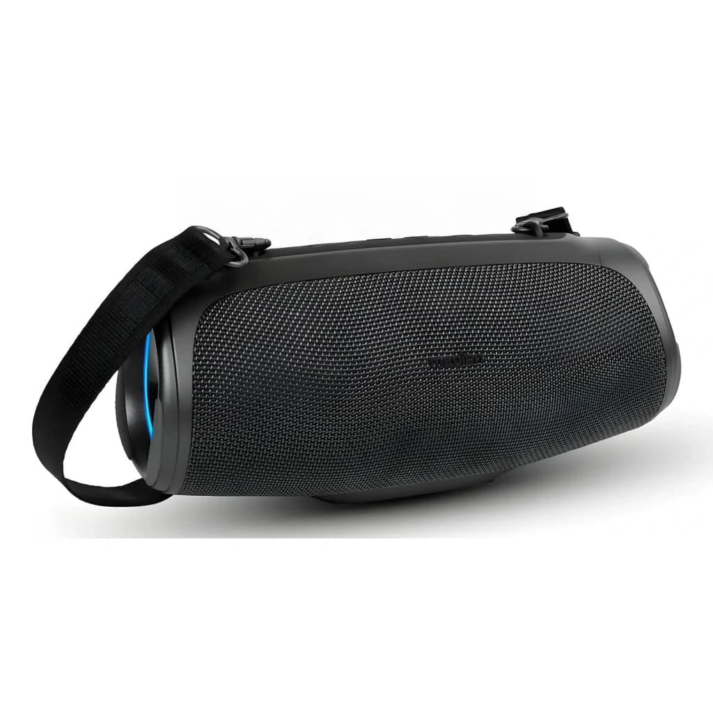 Altavoz portátil MEDION LIFE IPX7 30W 42h Negro P61746, vista frontal en ángulo: rejilla textil negra, luz azul lateral
