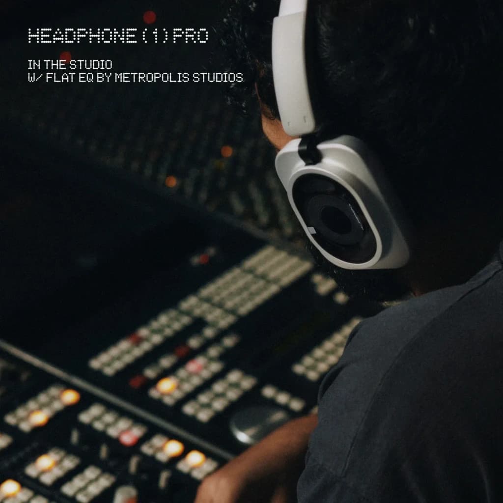 Auriculares Nothing Headphone (1) Pro Cancelación de Ruido Diadema Blanco - técnico de sonido ante mesa