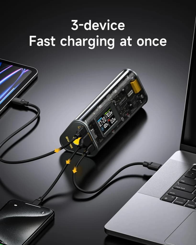 Power bank Sharge Shargeek 170 24000mAh 140W gris con carcasa transparente, pantalla de estado y tres puertos cargando laptop, tablet y smartphone