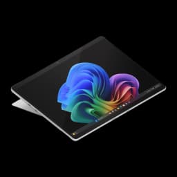 Tablet Microsoft Surface Pro 13 platino con pantalla OLED 13 pulgadas 120Hz, diseño delgado, bisel fino y soporte integrado; interfaz Windows visible en