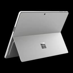 Surface Pro 12 5G en platino con soporte trasero integrado tipo kickstand y cámara central; diseño delgado y minimalista con logo de Microsoft