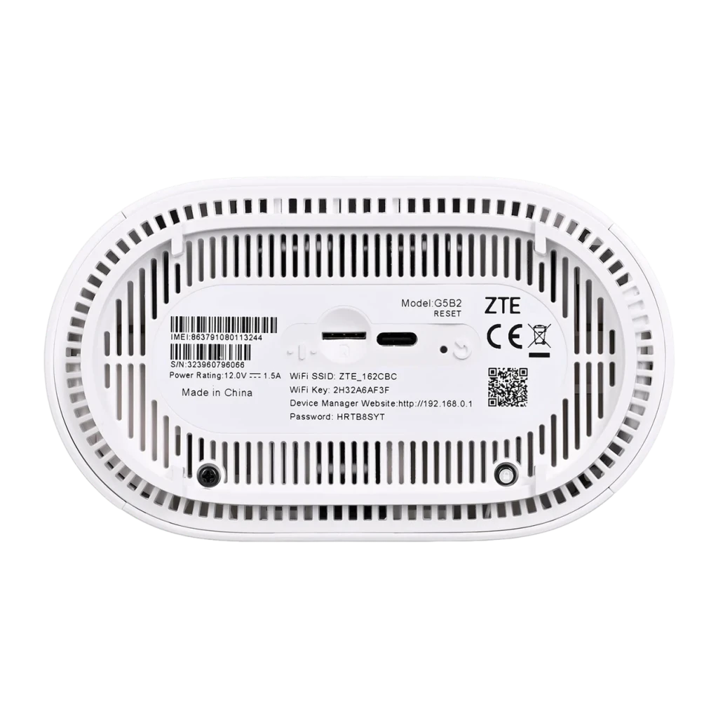Routeur ZTE G5B2 5G AX3600 Blanc WiFi 6 Double Bande, vue inférieure: grilles de ventilation, étiquette IMEI, port USB-C