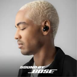 Écouteurs sans fil Skullcandy Method 360 ANC Réduction de Bruit TWS Noir - écouteur noir porté par un homme