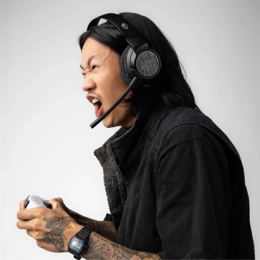 Auscultadores Gaming Skullcandy Crusher PLYR 720 Sem Fios Microfone Boom Preto - jogador a gritar com comando