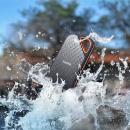 SanDisk Extreme PRO Portable SSD V2 1 To NVMe USB-C 3.2 Gen 2x2 Noir - résistance à l'eau avec éclaboussures