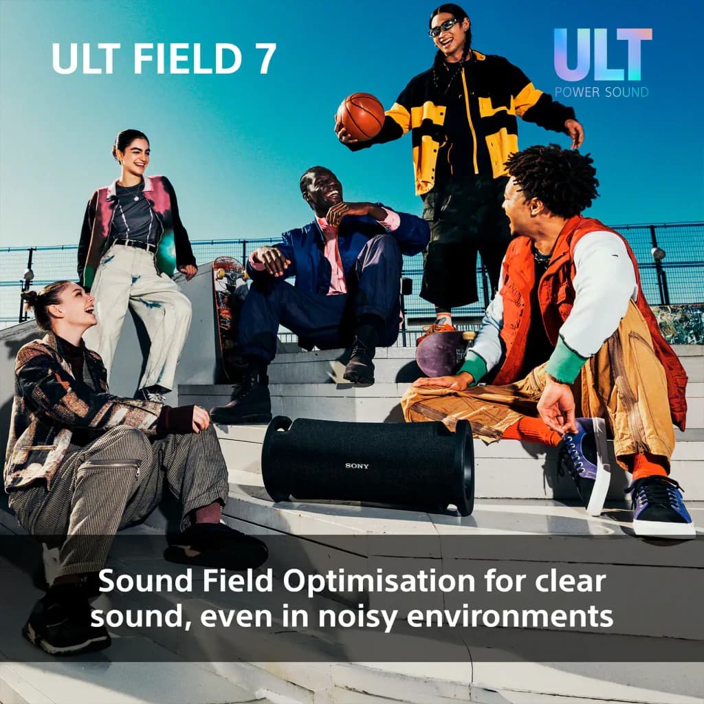 Enceinte Sony ULT Field 7 IP67 45W 30h Bluetooth 5.2 LDAC Noir - groupe d'amis en extérieur urbain avec enceinte