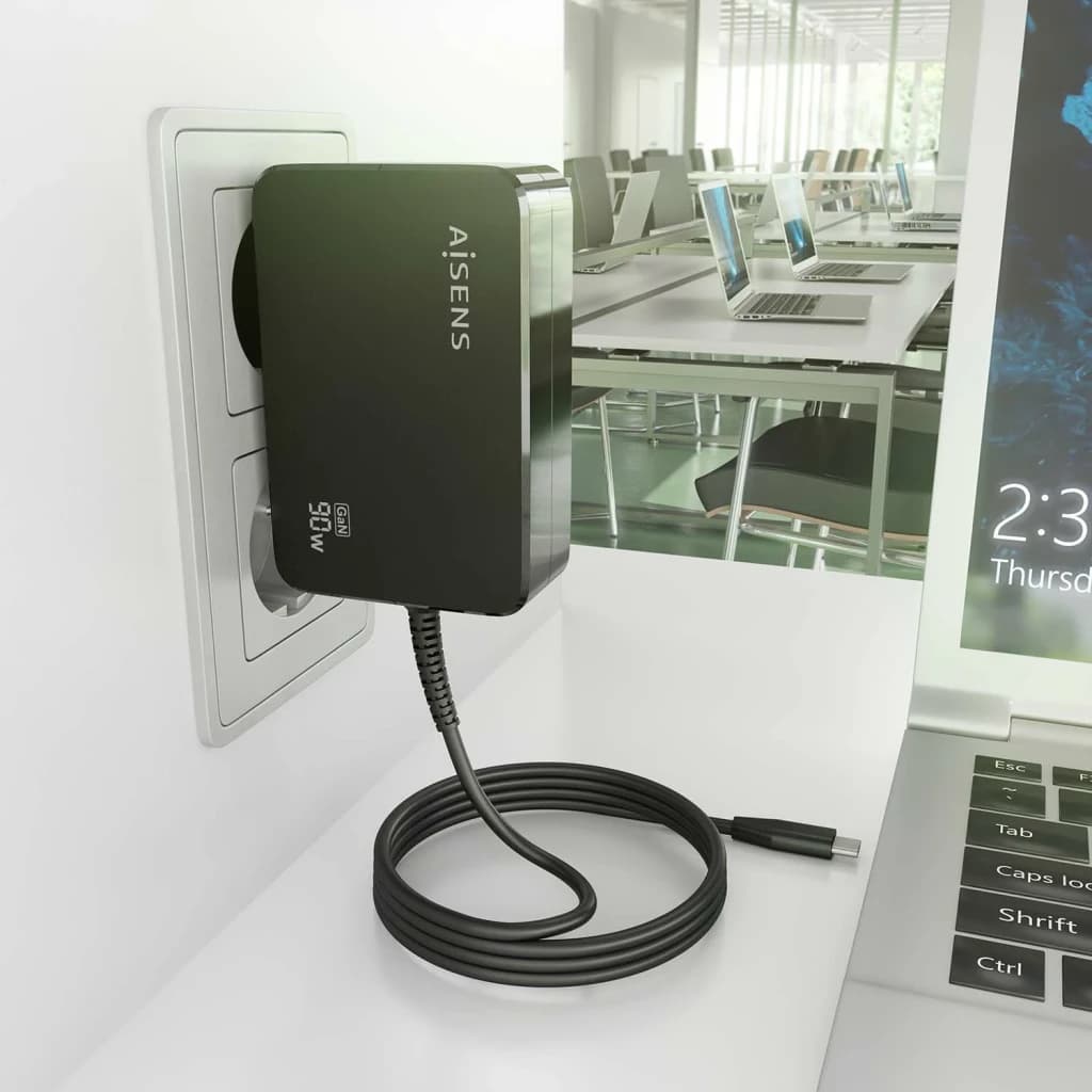 Carregador AISENS Preto GaN 90W 1 USB-C ASCH-1PD90WL034-BK - ligado à tomada com cabo USB-C conectado a portátil
