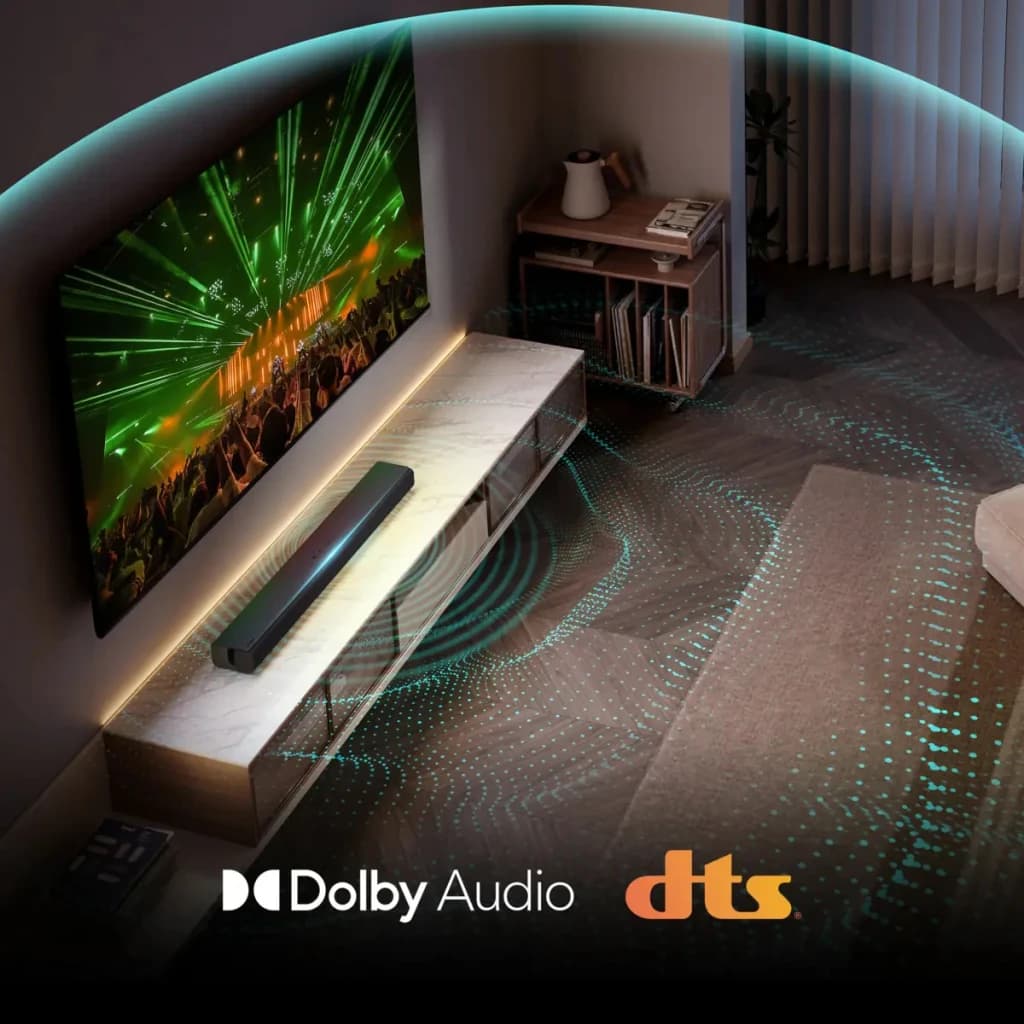 Barra de Som Hisense 2.0 120W Bluetooth Preto HS1000 - sala com ondas de som animadas e logótipos Dolby Audio e DTS