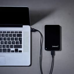 Disque Dur Externe Intenso Memory Case 2.5 pouces 1 To USB 3.0 Noir - branché par câble USB à un ordinateur