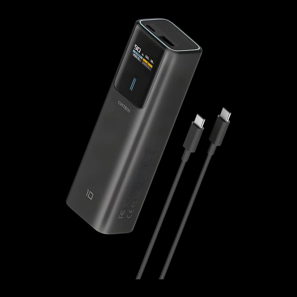 Power Bank Cuktech 10000mAh Noir 150W USB-C + USB-A Charge Rapide CKPB100PGLBL, vue en angle: écran OLED affichant