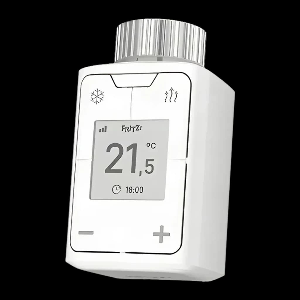 Tête thermostatique FRITZ! DECT 302 Blanc Filetage M30 x 1,5 mm, vue de face en angle: écran LCD affichant 21,5°C, boutons