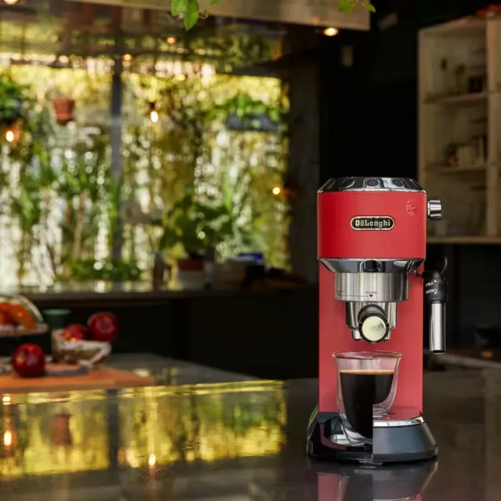 Máquina de Café DeLonghi EC 685R - Foto geral da máquina de café; interface frontal - Item5