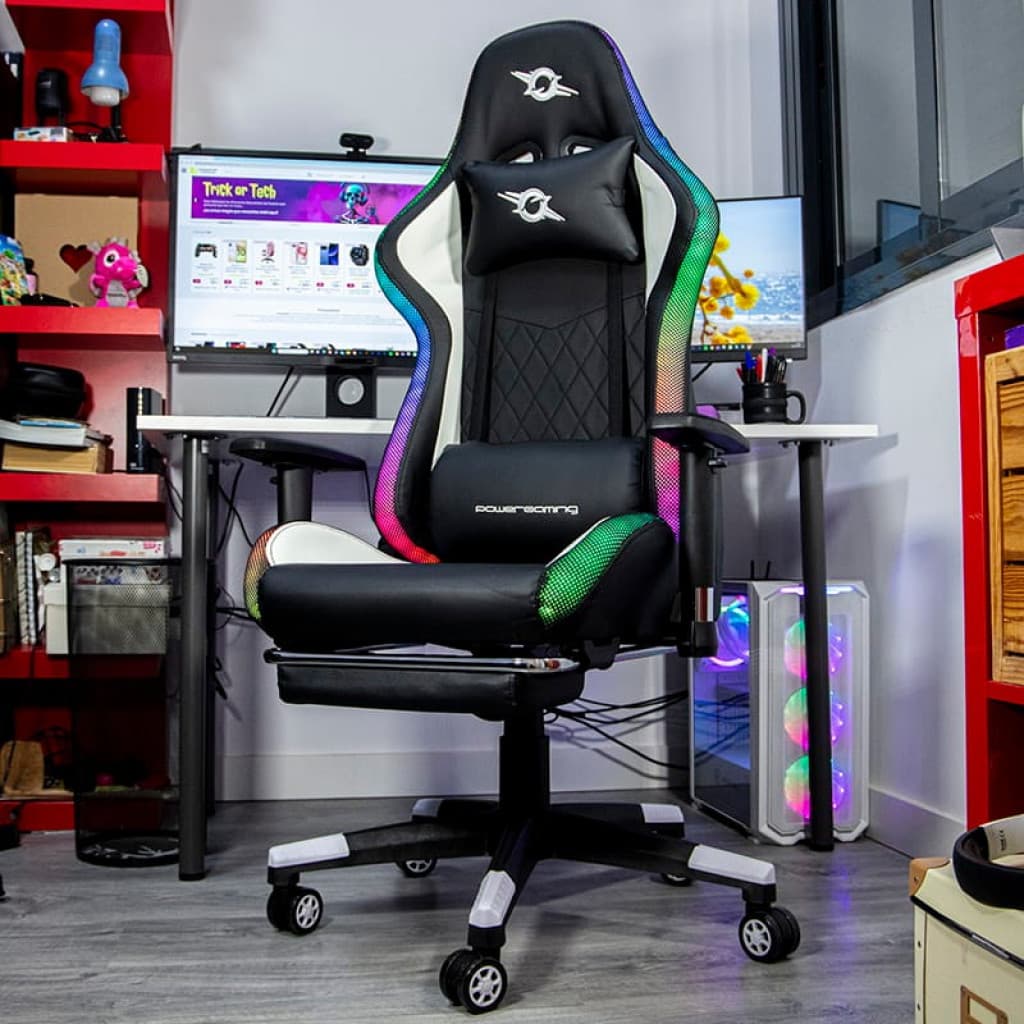 Chaise gaming blanche avec LED RGB, accoudoirs rembourrés, repose-pieds dépliable, appui-tête et lombaires, assise ergonomique sur roulettes, Class B