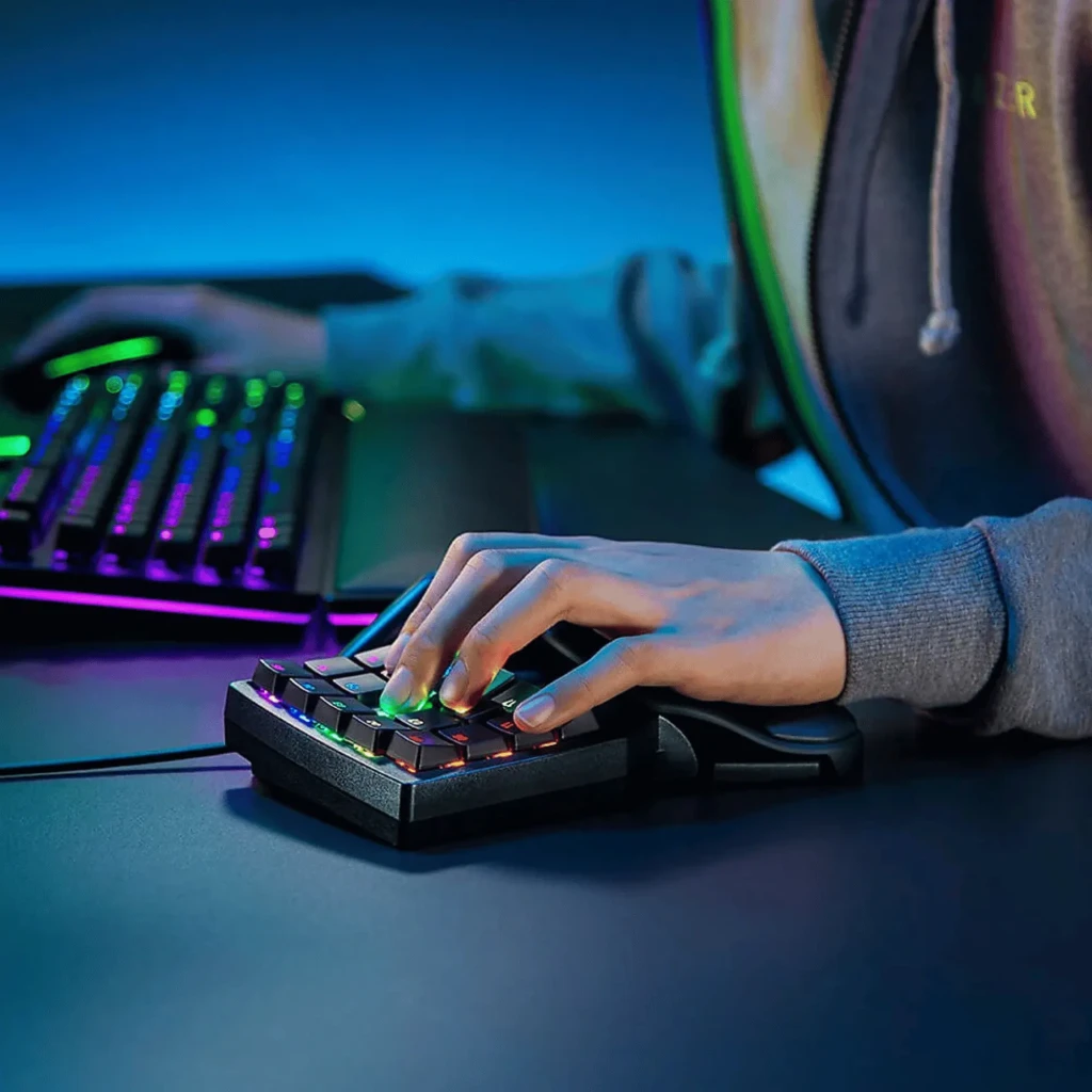 Teclado para jogos Razer Tartarus Pro RGB USB Preto com 20 teclas iluminadas, roda de rolagem, joystick lateral e apoio ergonômico para pulso - Item3