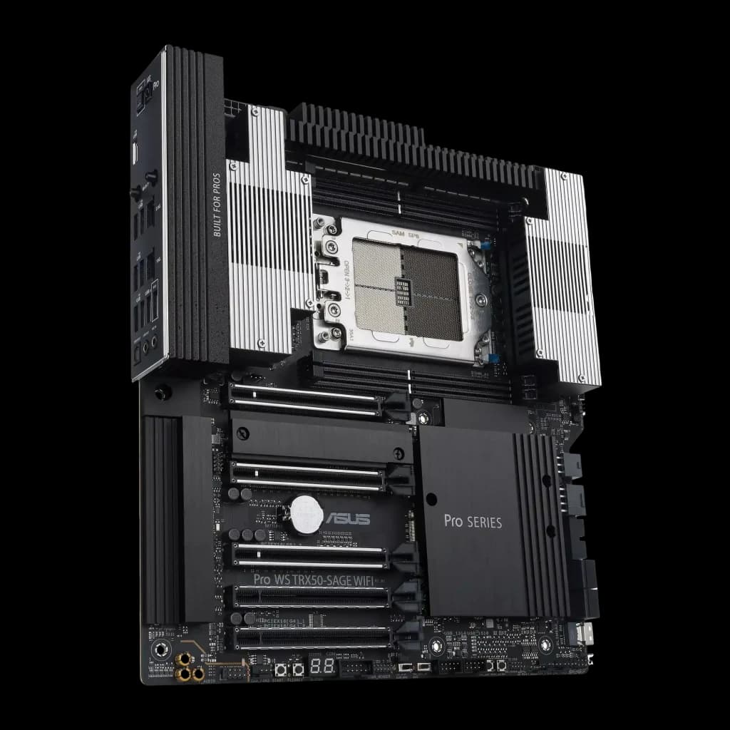 Placa base ASUS Pro WS TRX50-SAGE WIFI con socket sTR5 expuesto, disipadores de aluminio negros y plateados, ranuras PCIe reforzadas y módulos DDR5 ECC R-DIMM