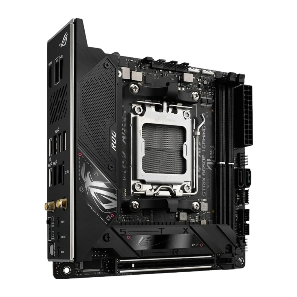 Placa-mãe mini-ITX preta com dissipadores robustos, socket AM5 exposto, Wi‑Fi com antenas externas, portas traseiras variadas e destaque ROG B650E na caixa - Item1