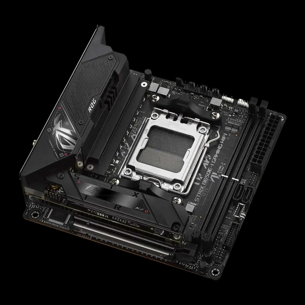 Placa-mãe mini-ITX preta com soquete AM5 exposto, dissipadores robustos, 2 slots DDR5, PCIe x16 reforçado e módulos M.2 com blindagem ROG