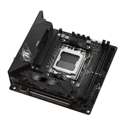 Placa-mãe mini-ITX preta com soquete AM5 exposto, dissipadores robustos, 2 slots DDR5, PCIe x16 reforçado e módulos M.2 com blindagem ROG