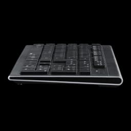 Teclado Hama Cortino sem fios em perfil lateral ultrafino, teclas pretas de baixo relevo e moldura prateada elegante, design compacto e moderno